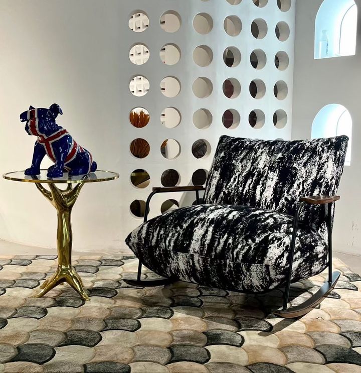 Superluxe Dichotomy Hands Sculptural Table