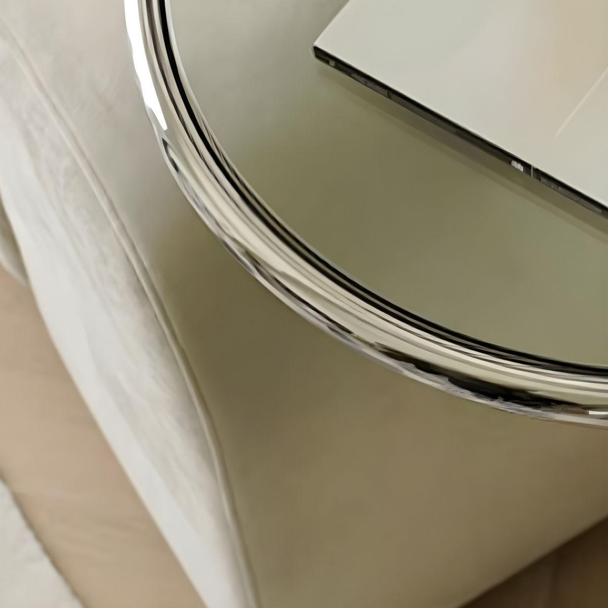 Eileen Gray Adjustable side Table E1027 close up