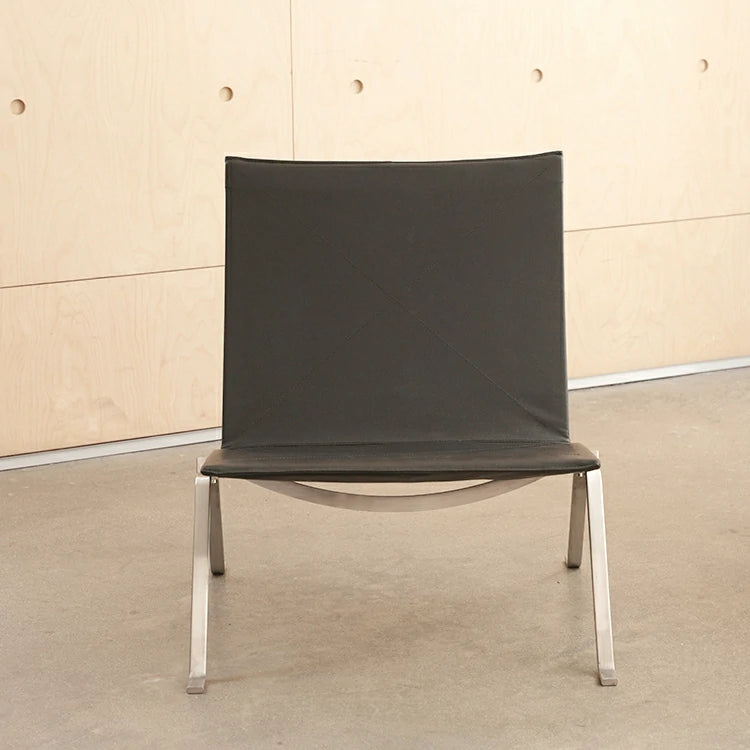 PK22 Lounge Chair black leather front side
