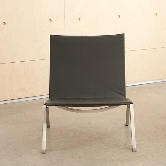 PK22 Lounge Chair black leather front side
