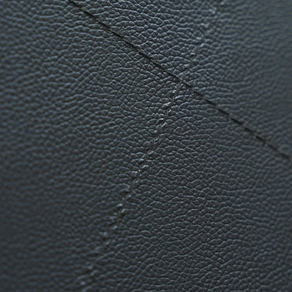 PK22 Lounge Chair black leather close up
