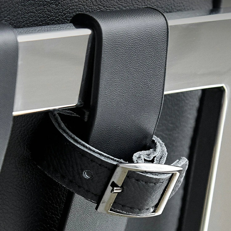Barcelona Lounge Chair Black leather close up