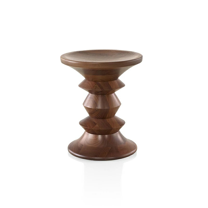 2. Material Analysis: Solid Walnut and Wood Grain
